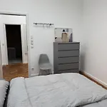 Zentrales Gartenhaus Loft In Semesterbostad *