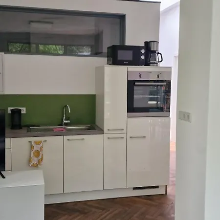 Semesterbostad Zentrales Gartenhaus Loft In