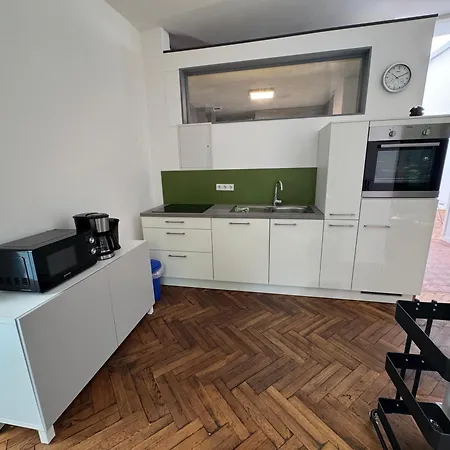 Zentrales Gartenhaus Loft In *