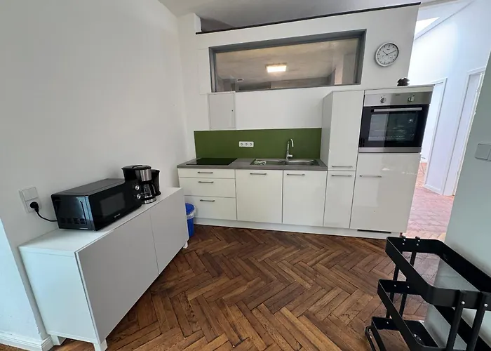 Zentrales Gartenhaus Loft In *