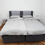 Zentrales Gartenhaus Loft In Holiday home Berlin