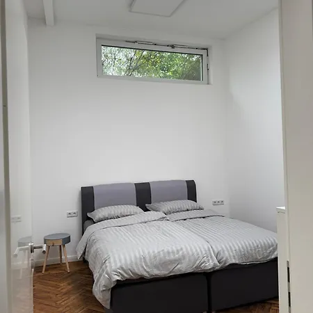 Semesterbostad Zentrales Gartenhaus Loft In *